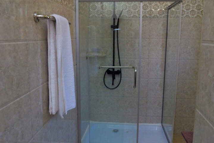 Room 4 of 9