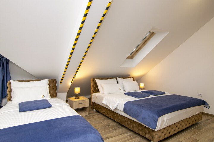 Room 17 of 131