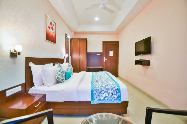 Room 15 of 48