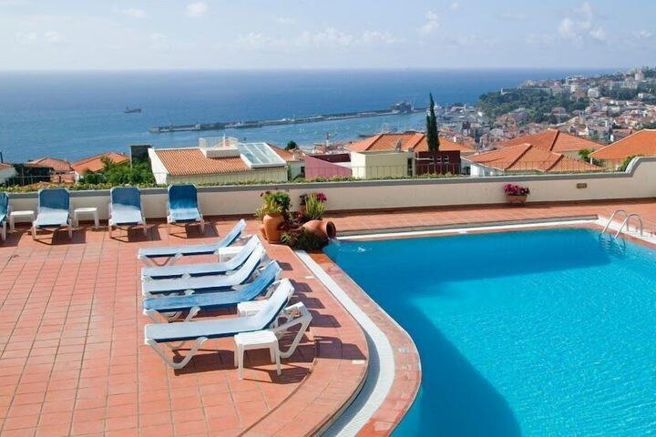 Hotel Pool