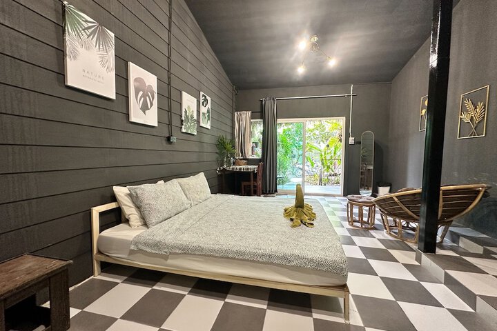 Room 21 of 102
