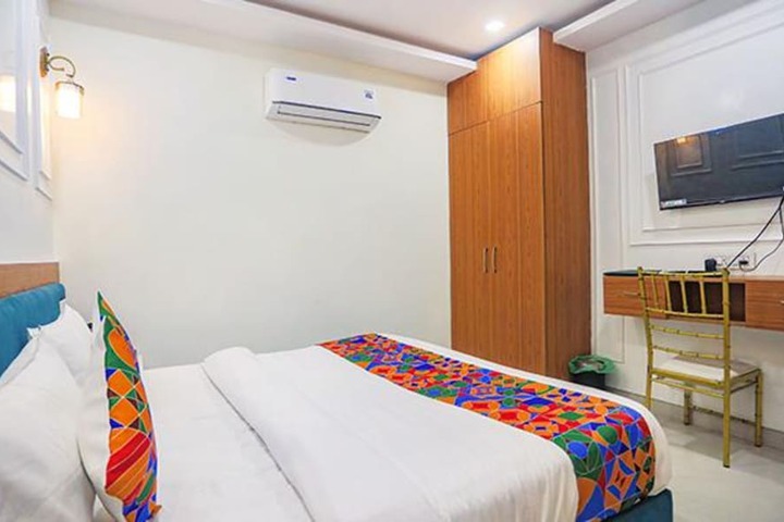 Room 12 of 26