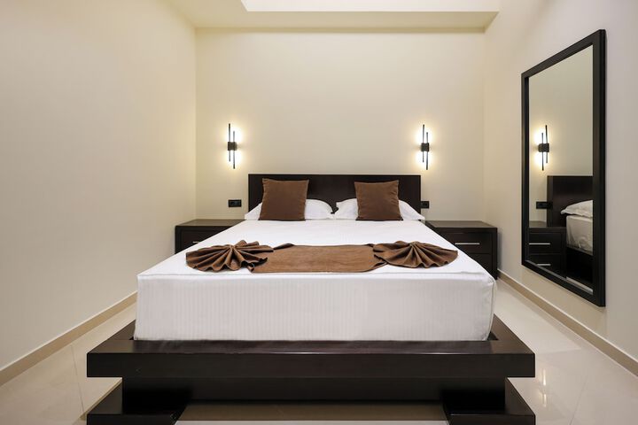 Room 20 of 33
