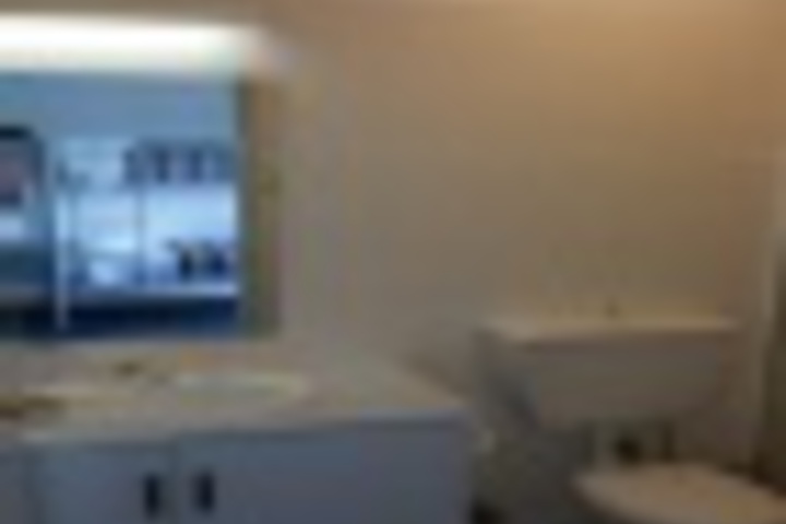 Room 303 of 384
