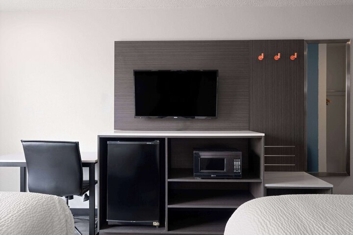 2 Double Beds (4 of 10)