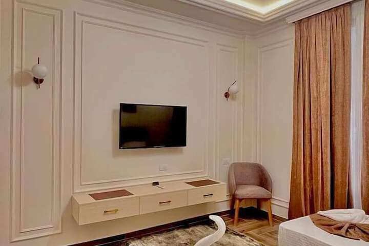 Room 8 of 92