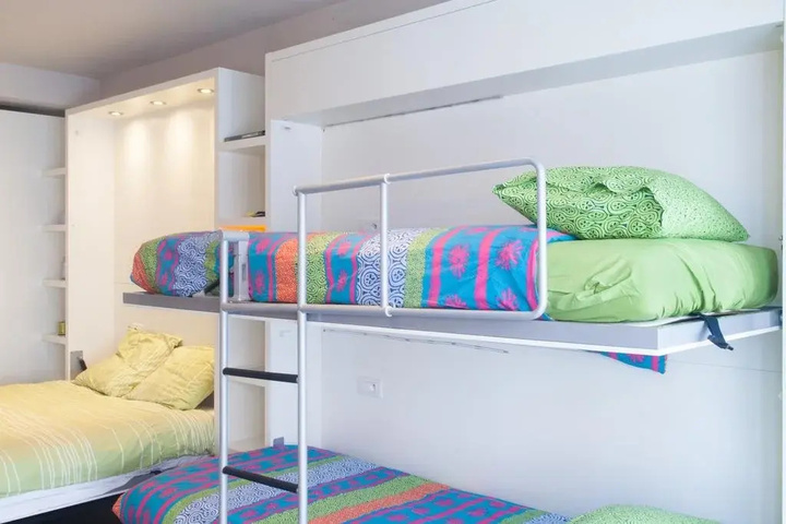 Room 6 of 24