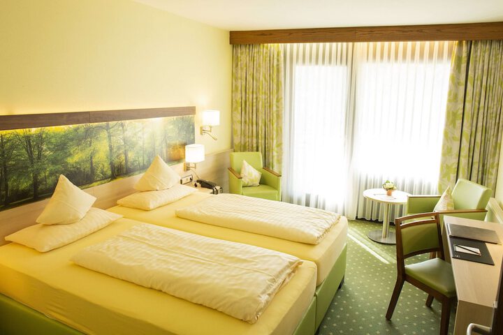 Room 4 of 12