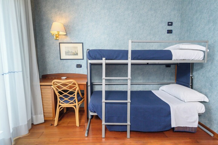 Room 17 of 46