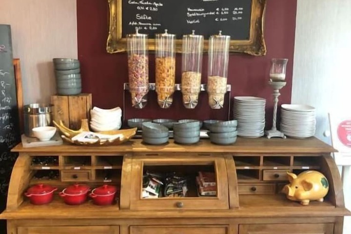 Breakfast/Coffee Service 21 of 47