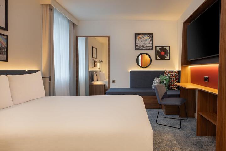 Room 51 of 108
