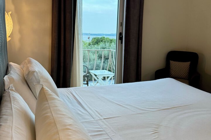 Room 42 of 112