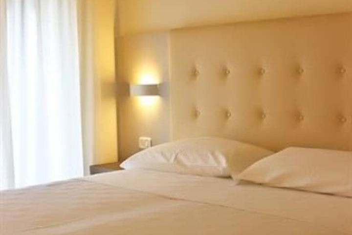 Room 15 of 81