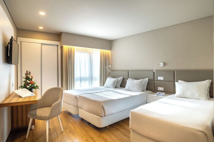 Room 6 of 28