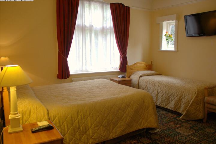 Room 7 of 33