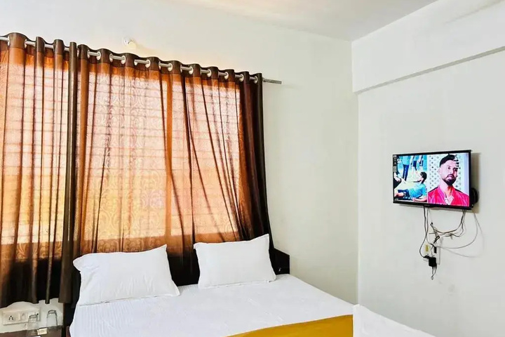 Room 6 of 17