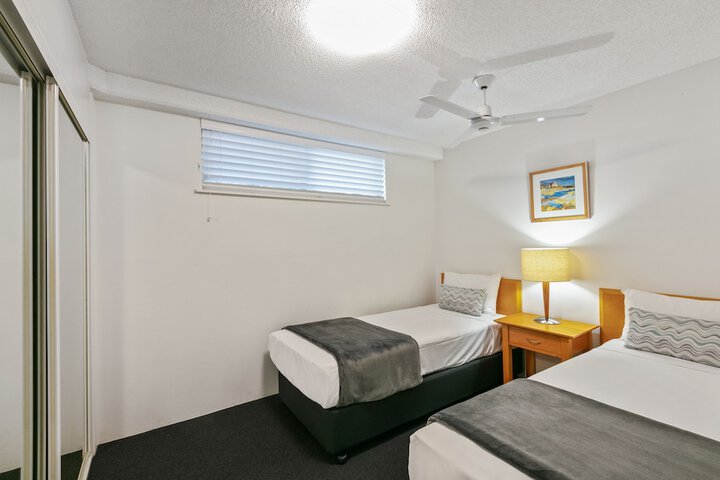 Room 28 of 208