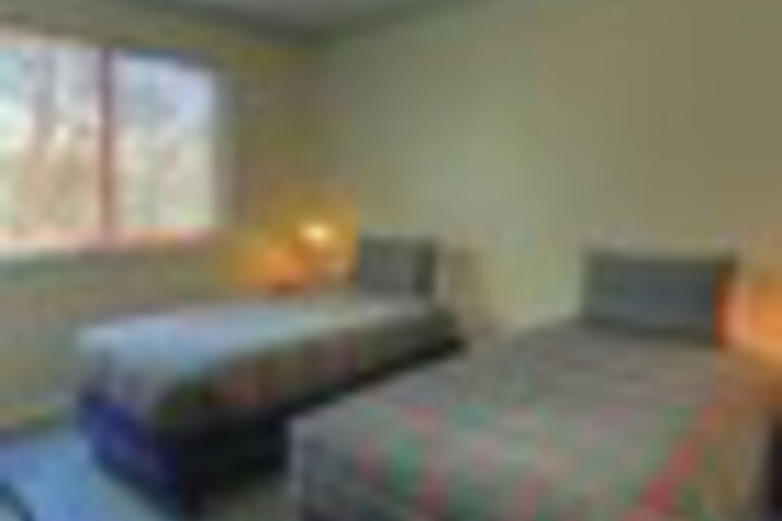 Room 20 of 195