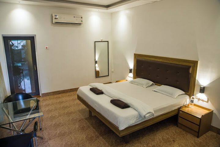 Room 13 of 68
