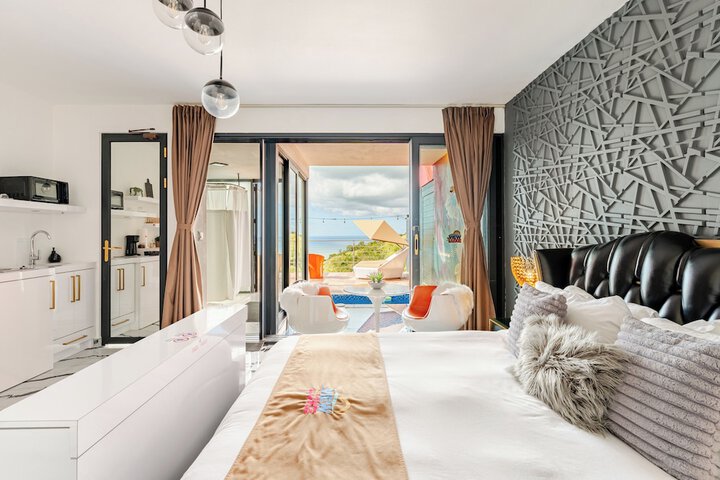 Room 16 of 77