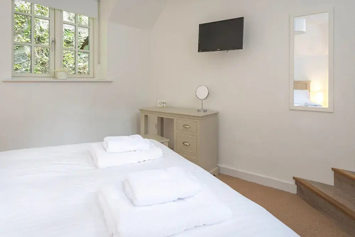 Room 4 of 31