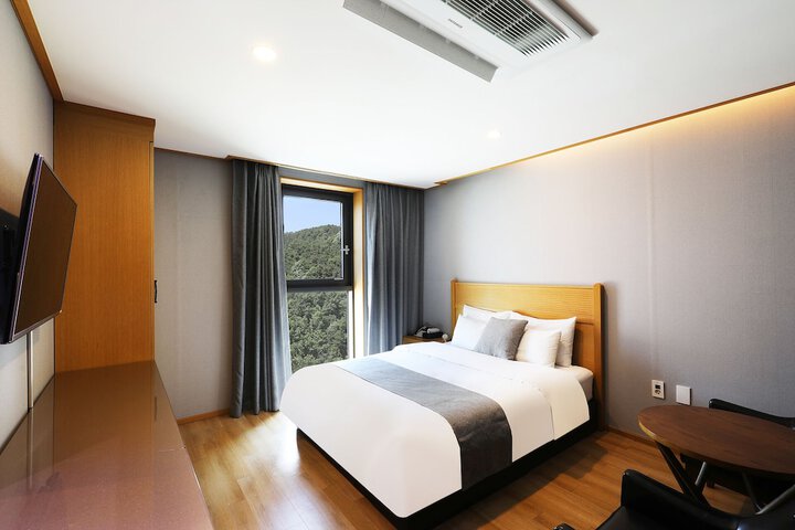 Room 25 of 49
