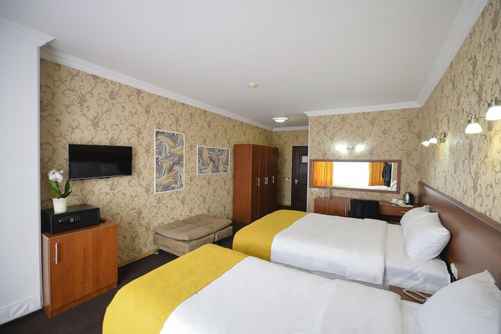 Room 12 of 37