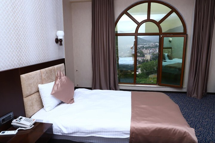 Room 14 of 96