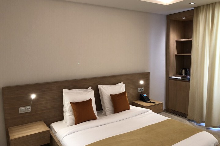 Room 4 of 35