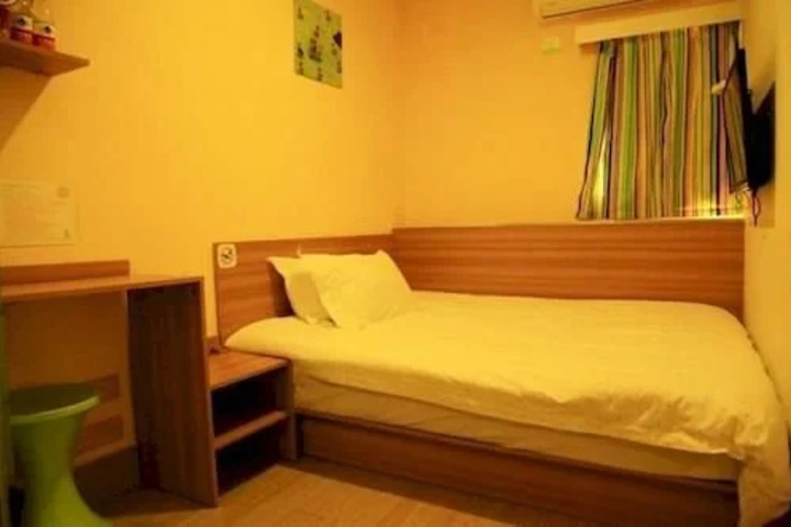 Room 2 of 19