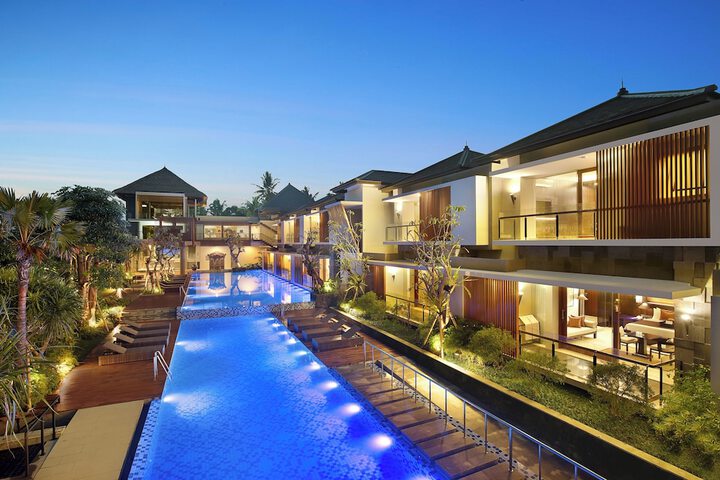Hotel Pool