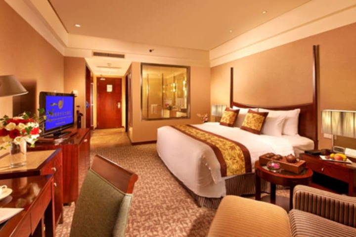 Room 9 of 32
