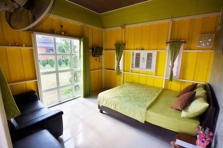 Room 33 of 38