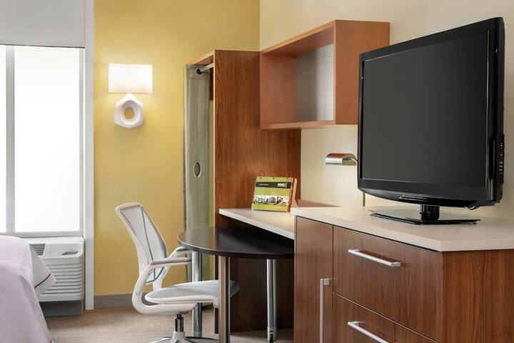 Room 6 of 28