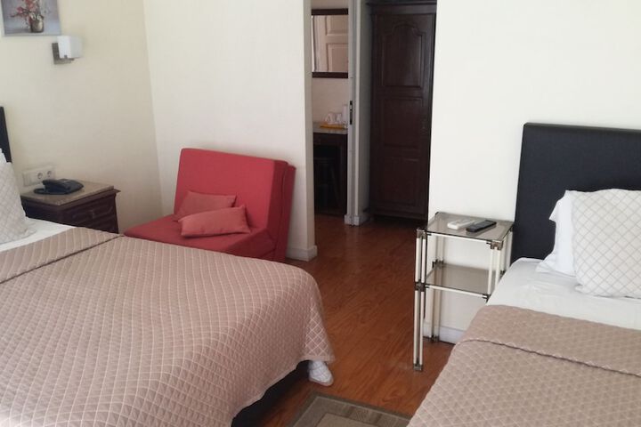 Room 9 of 37
