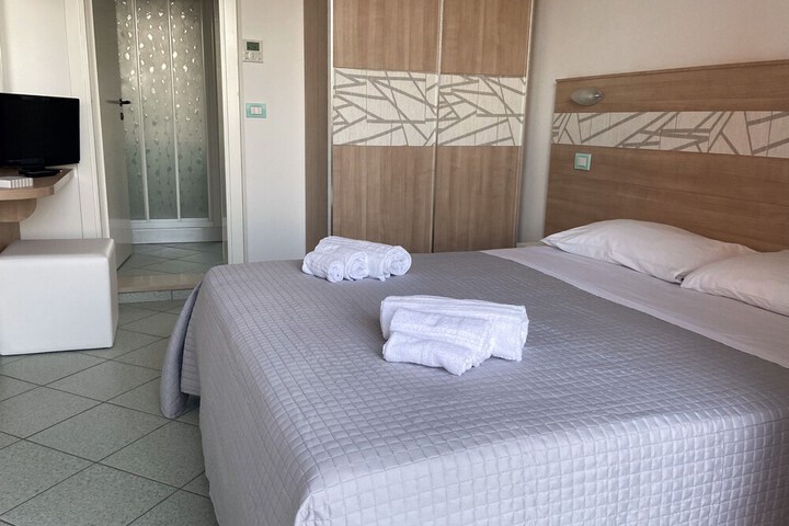 Room 7 of 49