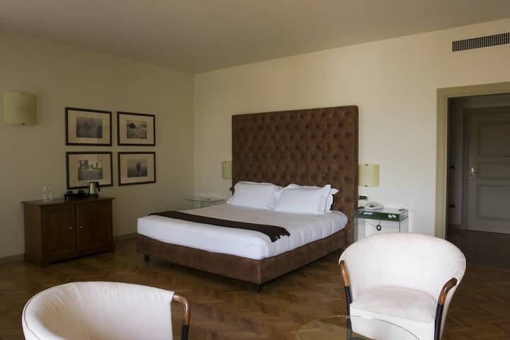 Room 5 of 70