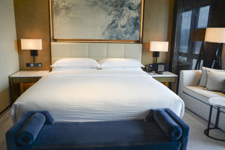 Room 27 of 107