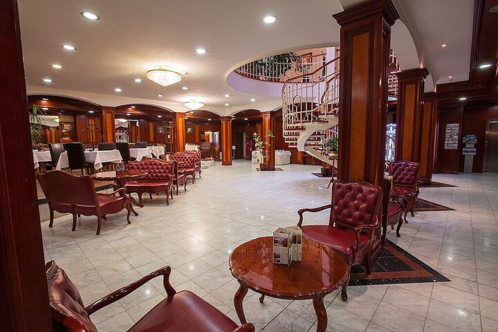 Lounge 40 of 46