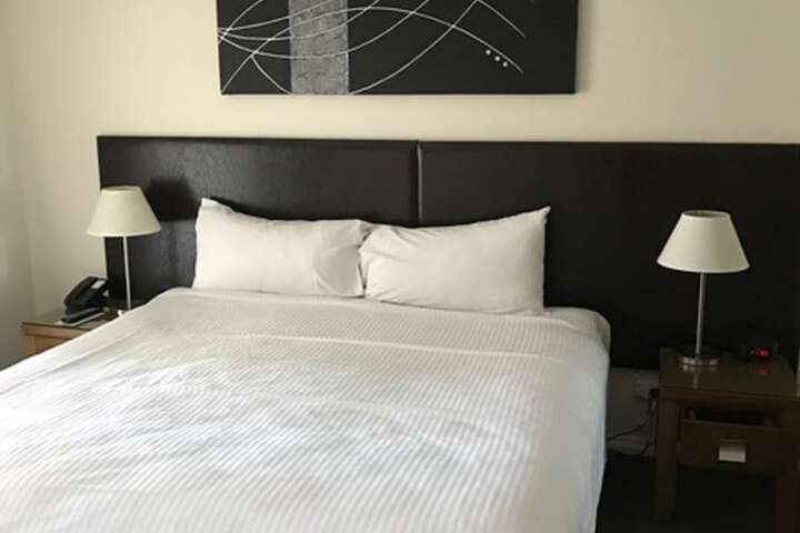 Room 26 of 136