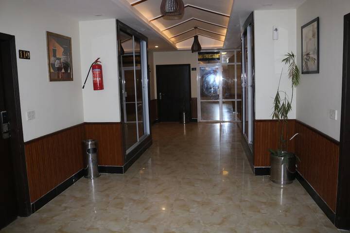 Ballroom/Hall 2 of 24