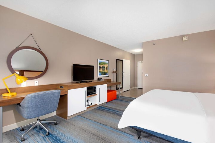1 King Bed (6 of 17)