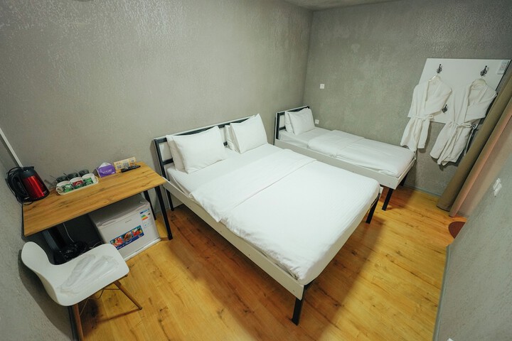 Room 9 of 22