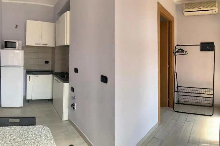 Room 5 of 16