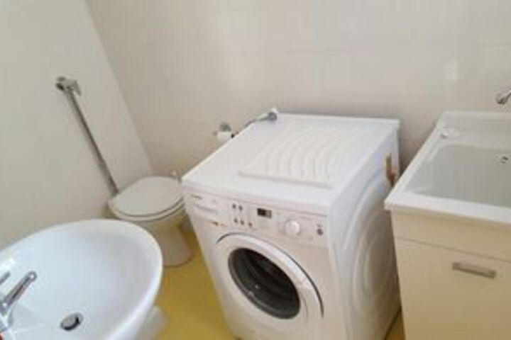 Room 5 of 11