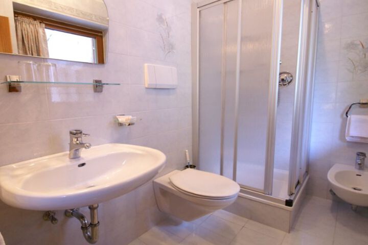 Room 4 of 48