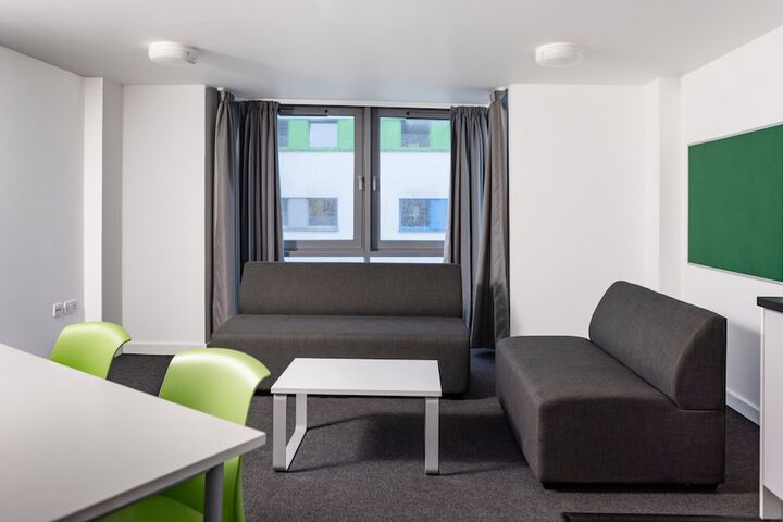 Room 6 of 13