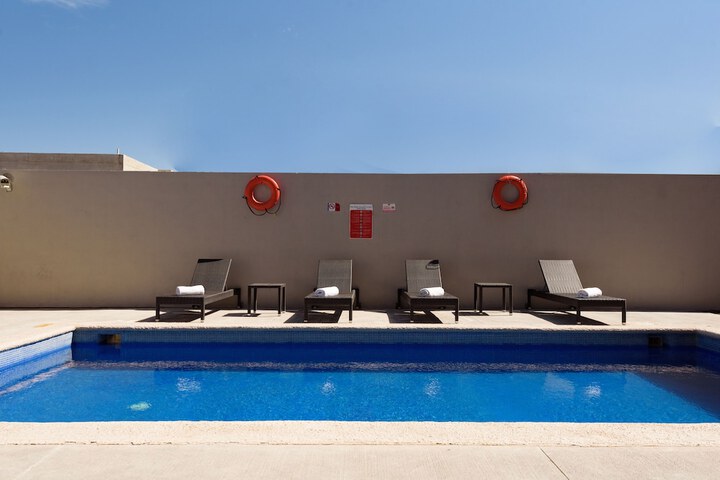 Pool Hotel
