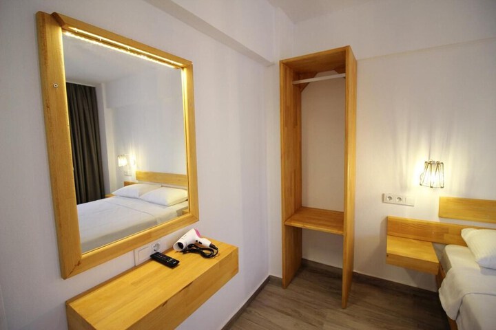 Room 8 of 43