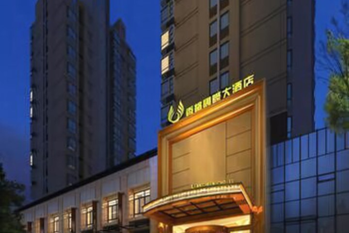 Champagne International Hotel